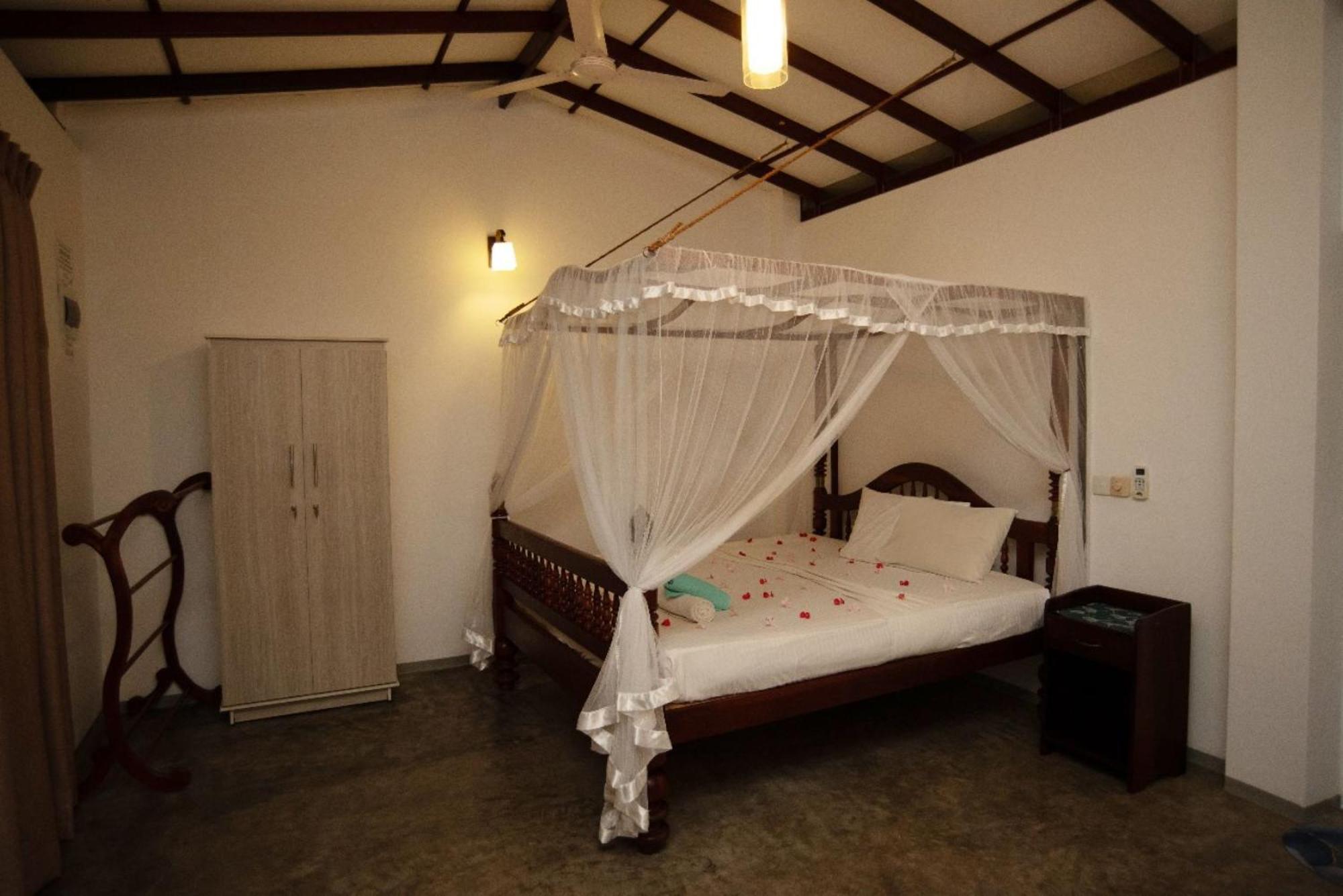 Villa Mihindi Hikkaduwa Buitenkant foto