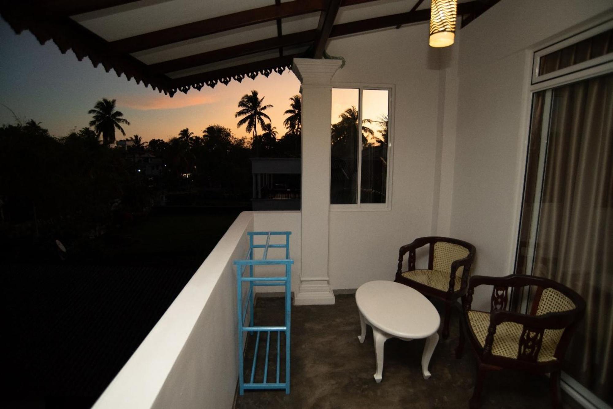 Villa Mihindi Hikkaduwa Buitenkant foto