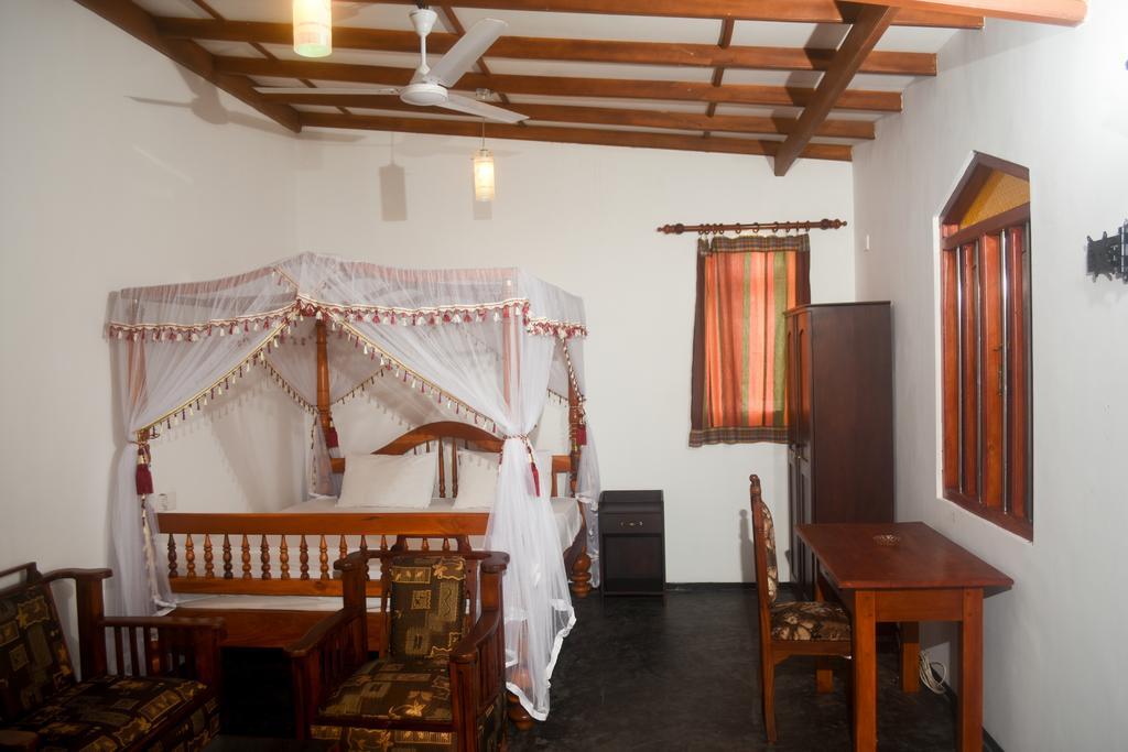 Villa Mihindi Hikkaduwa Buitenkant foto