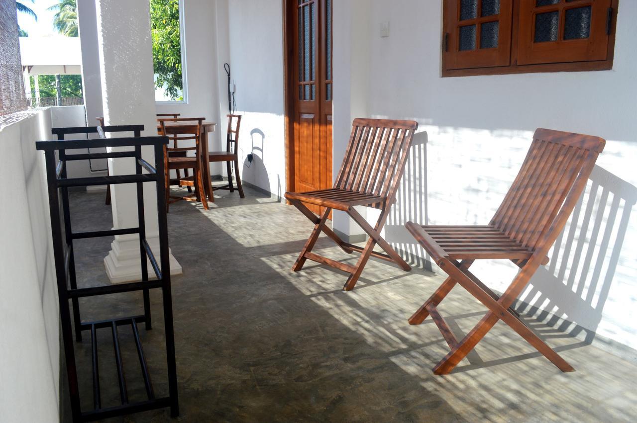 Villa Mihindi Hikkaduwa Buitenkant foto